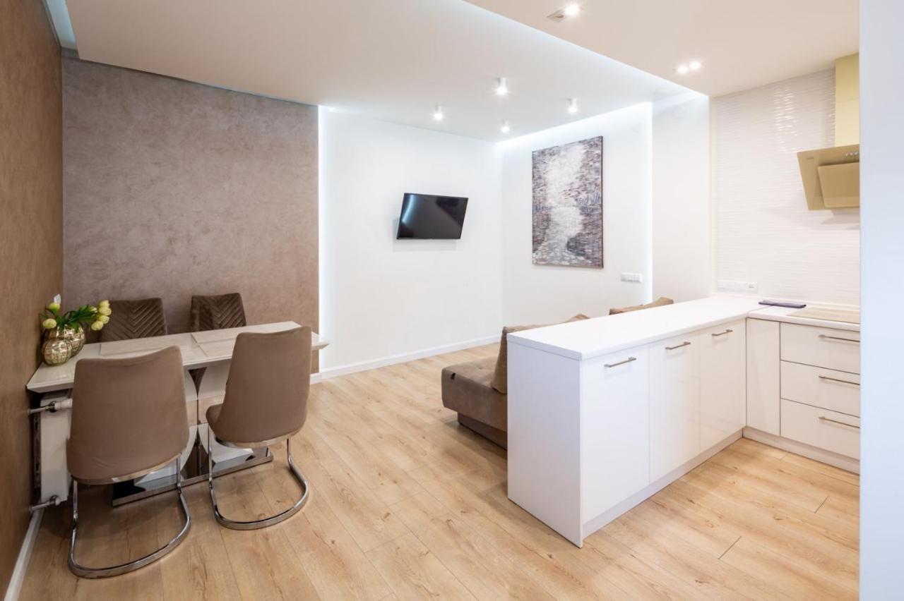Балабана 6 Apartment Lviv Bagian luar foto