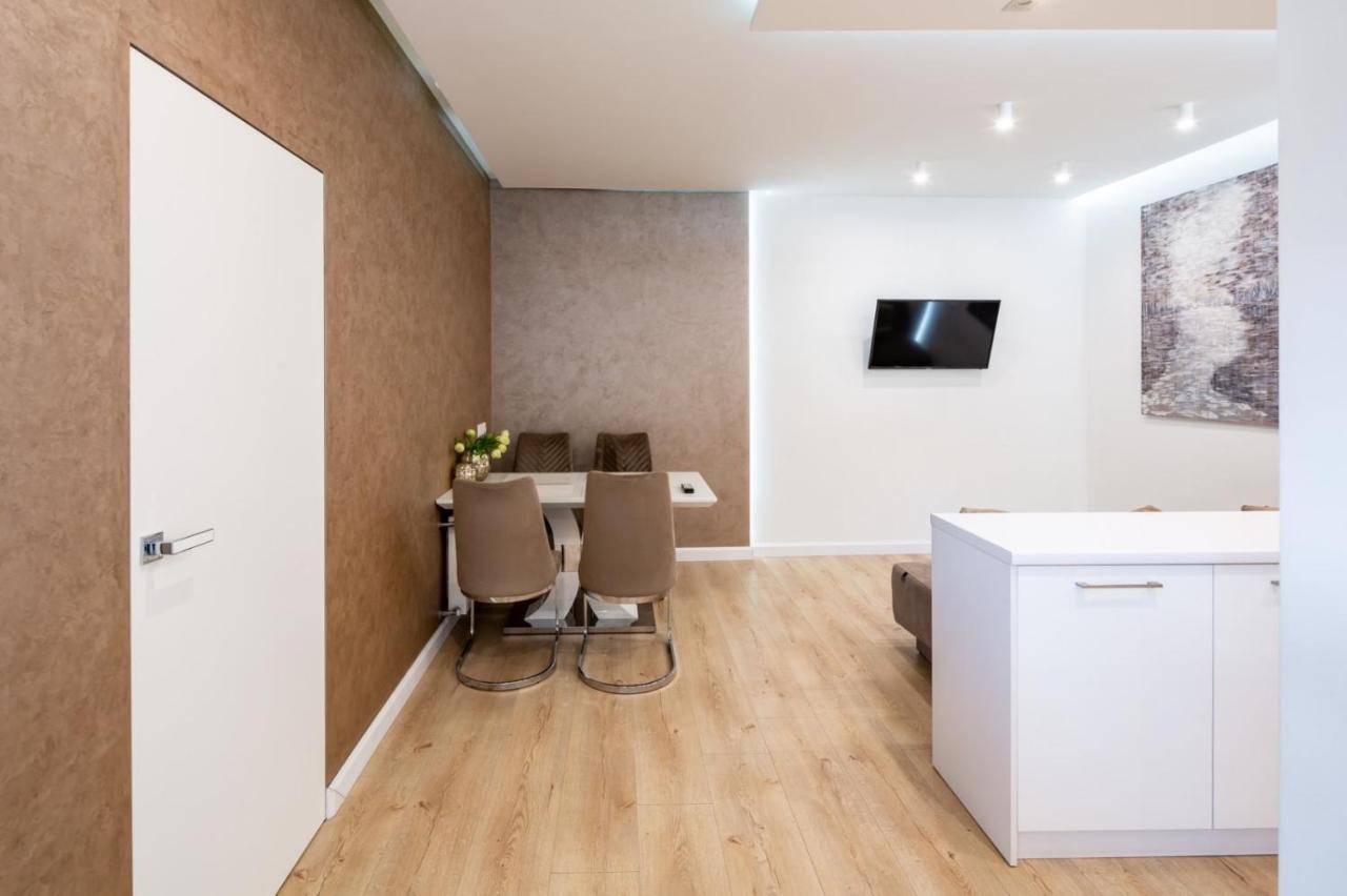 Балабана 6 Apartment Lviv Bagian luar foto